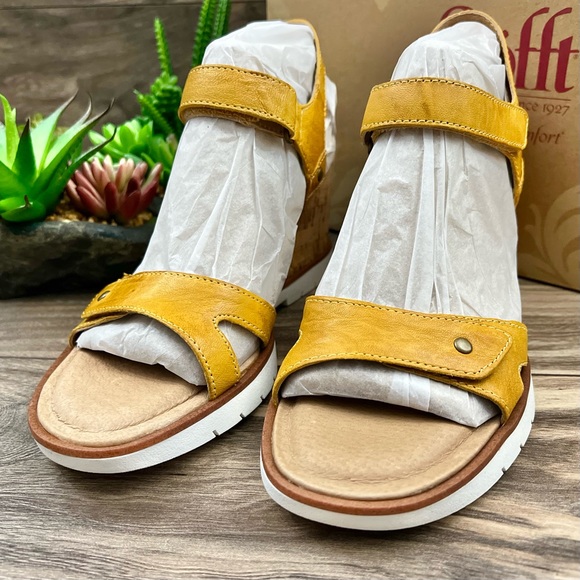 NIB Sofft Cyndy Strappy Wedge Leather Sandal Lemon Yellow - Picture 3 of 12